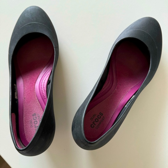 CROCS | Closed Toe with Heal - Picture 1 of 3